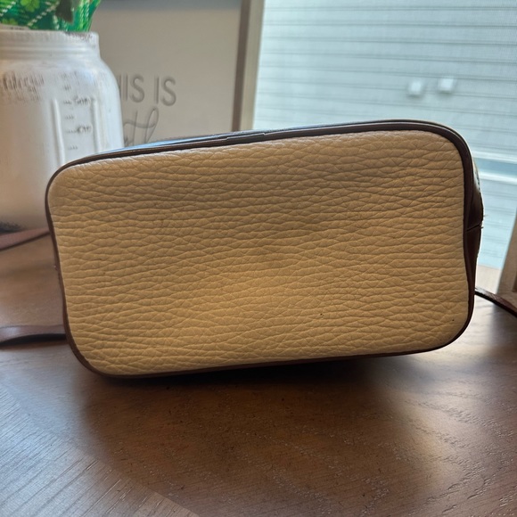 Dooney and Bourke vintage draw string bag. - Picture 4 of 8